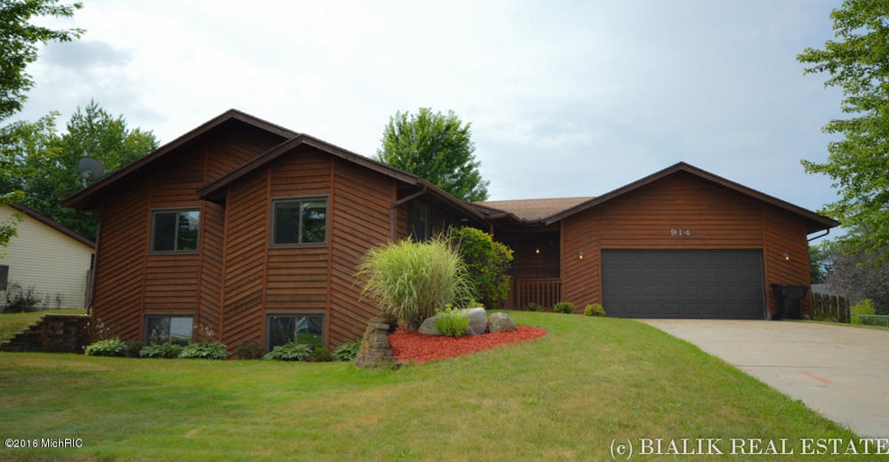 914 Woodspointe Dr SW, Byron Center, MI 49315 - photo 1