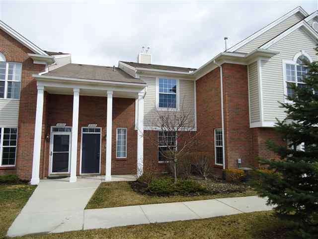 16546 Norfolk Dr unit 332, Macomb, MI 48044 - photo 1