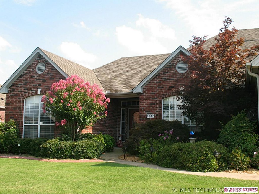 Well maintained, Full brick one owner home on lg l