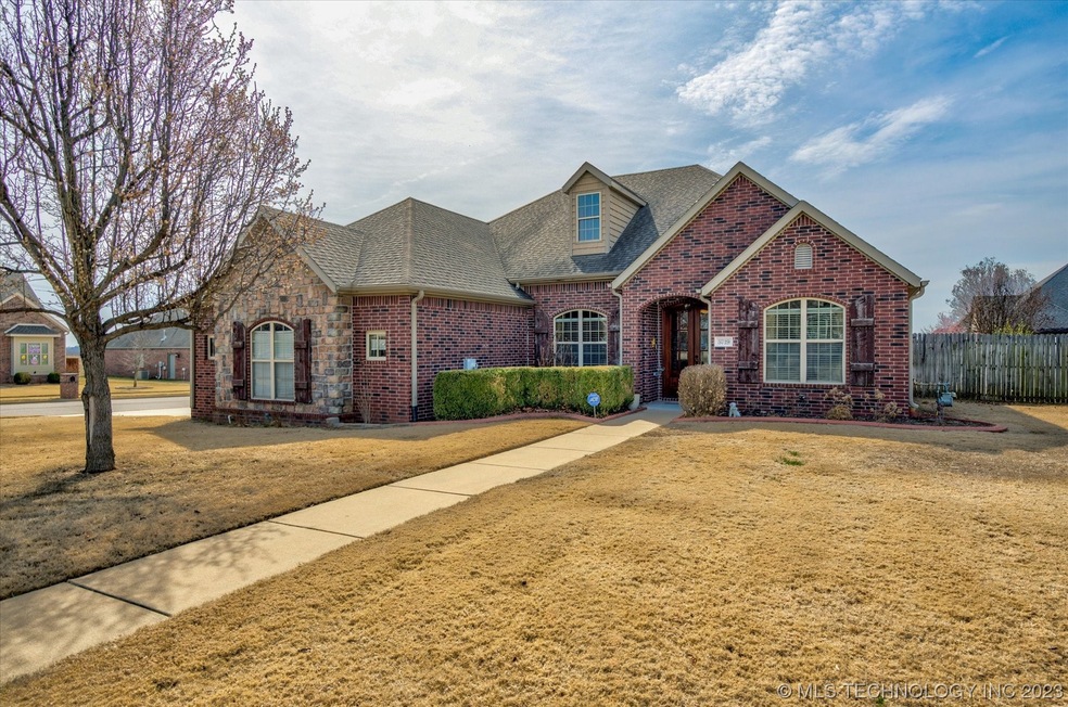 5719 Ashbrook Dr, Bartlesville, OK 74006 - photo 1