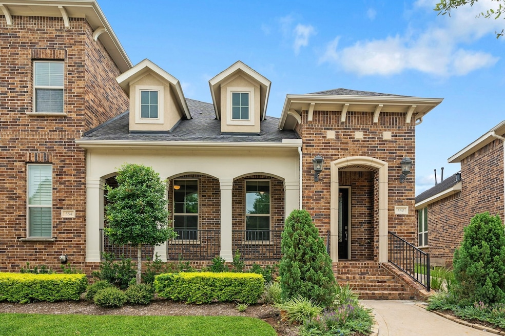 Welcome home to 550 Imperial Blvd!
