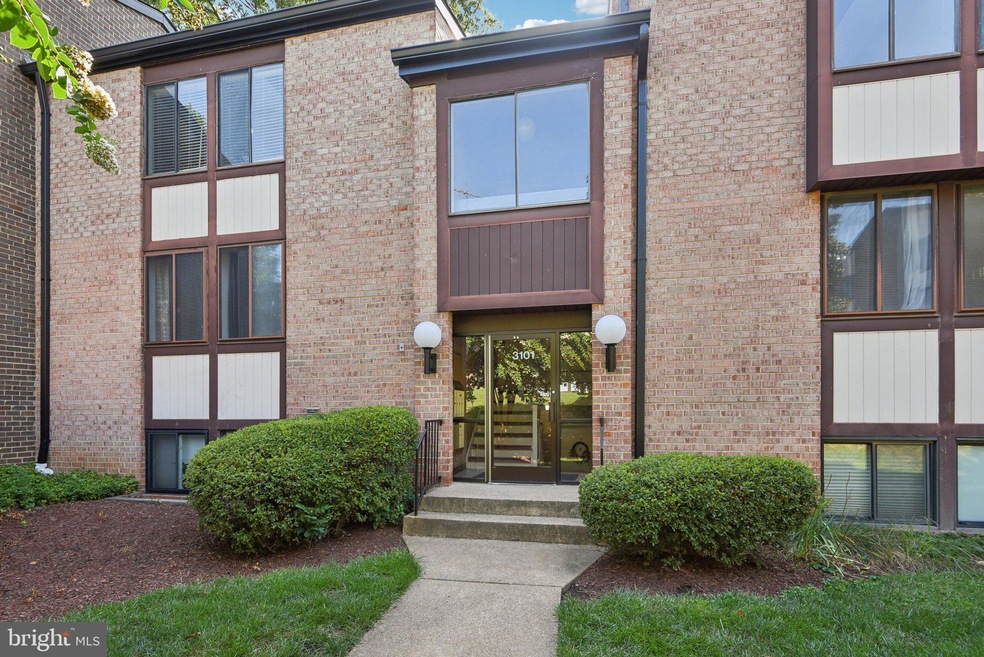 3101 Buccaneer Ct unit 202, Fairfax, VA 22031 - photo 1