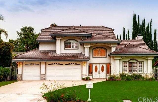 
Elegant Newer Custom Home in Arcadia