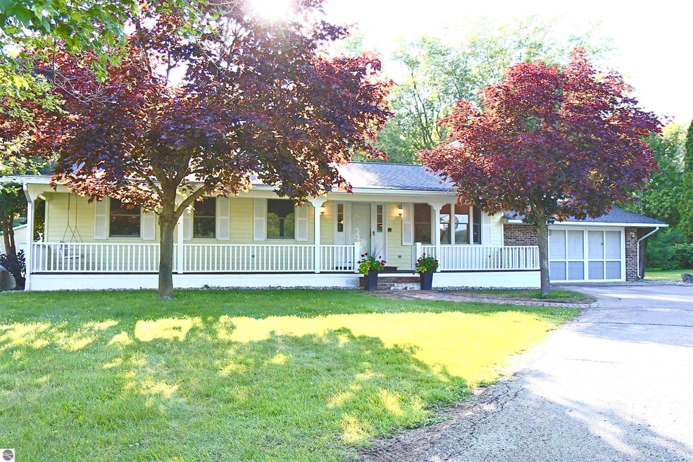 950 N Court St, Au Gres, MI 48703 - photo 1