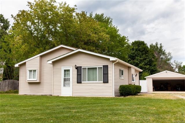 7172 Banks, Waterford, MI 48327 - photo 1