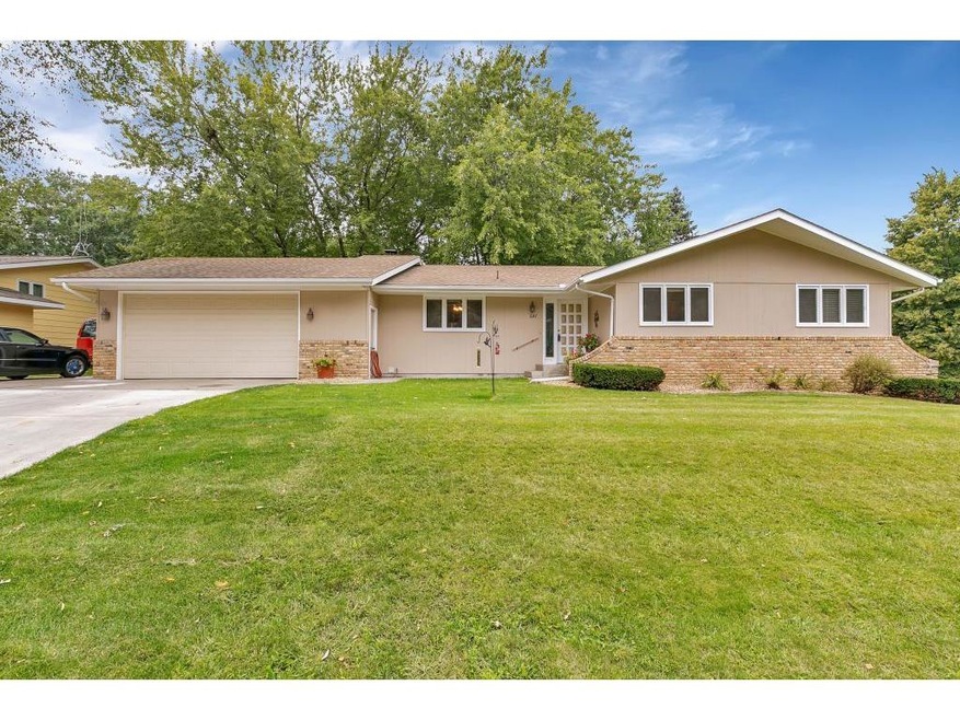 Welcome home to 1087 2nd Ave N, Sauk Rapids!