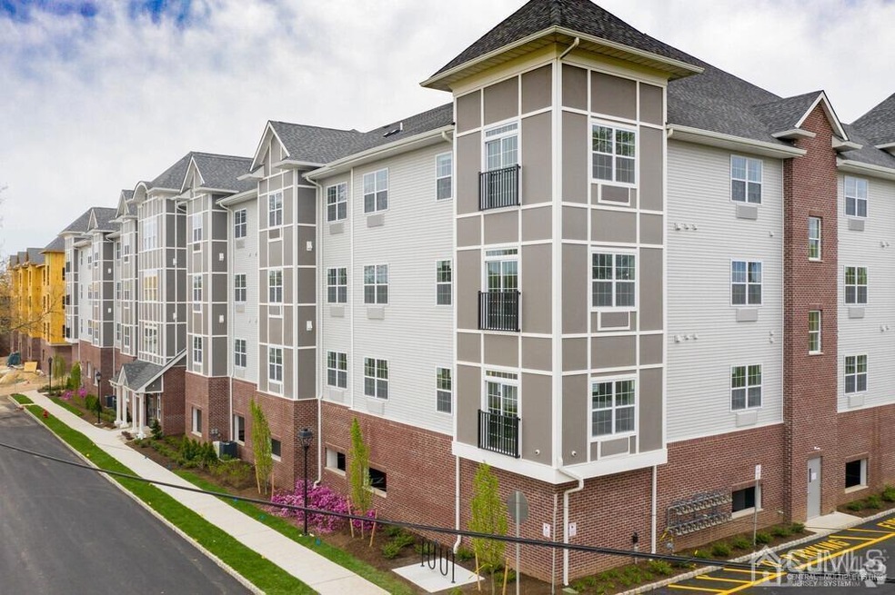 175 Quincy Ct, Perth Amboy, NJ 08861 - photo 1