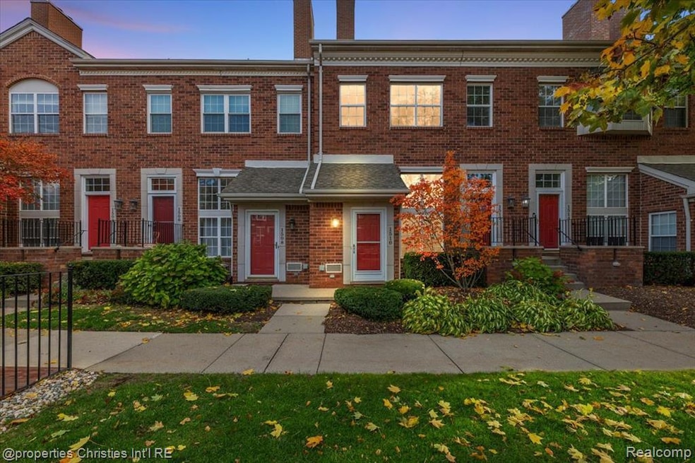 1510 Maryland Club Dr, Royal Oak, MI 48067 - photo 1