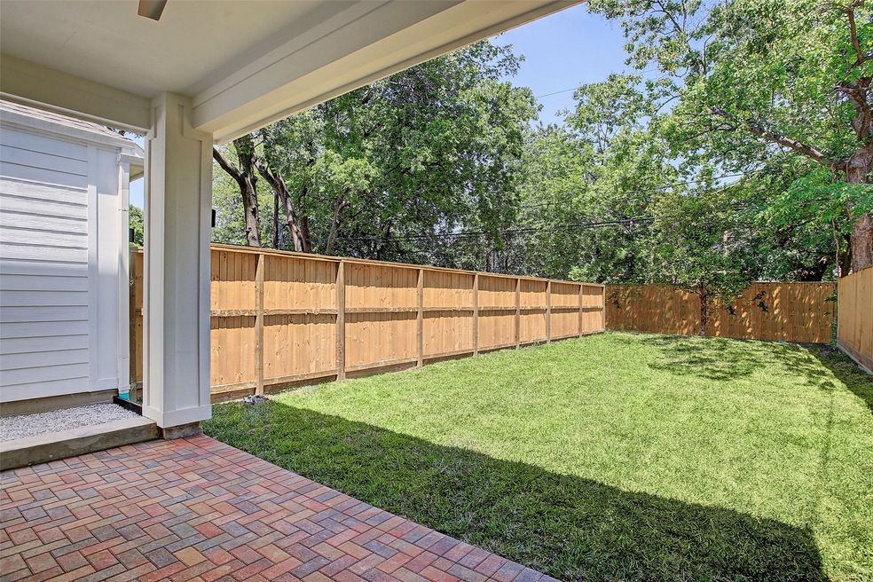 110 E 26th St unit C, Houston, TX 77008 - photo 1