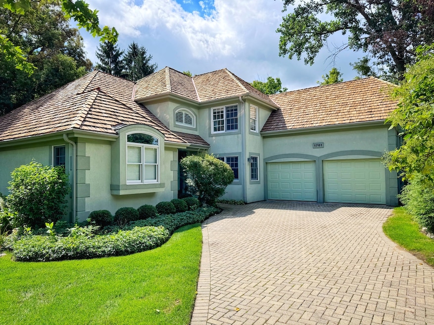 For Sale $929,000 • Co-Listing Agent