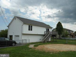 555 Willis Dr, Bunker Hill, WV 25413 - photo 1