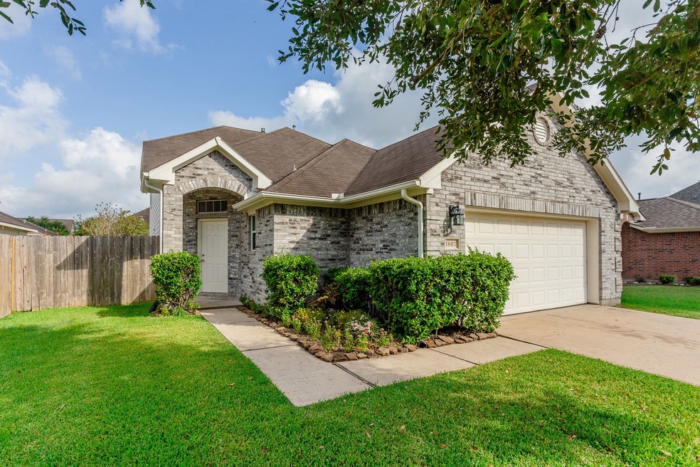 1807 Coronel St, Alvin, TX 77511 - photo 1