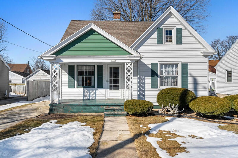 1120 N 15th St, Manitowoc, WI 54220 - photo 1