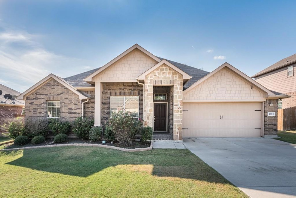 2108 Caroline Dr, Weatherford, TX 76087 - photo 1