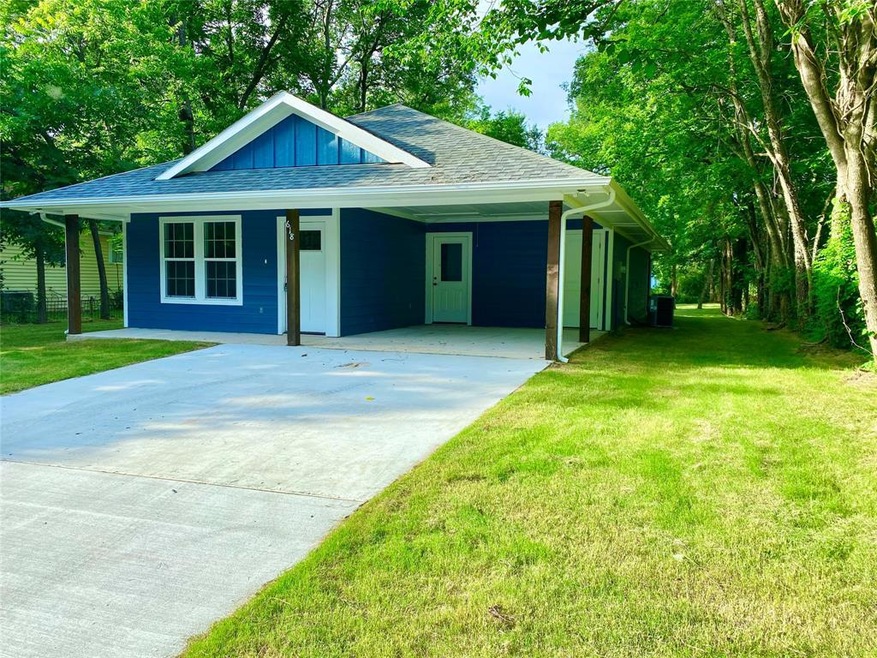 618 E 8th St, Bonham, TX 75418 - photo 1