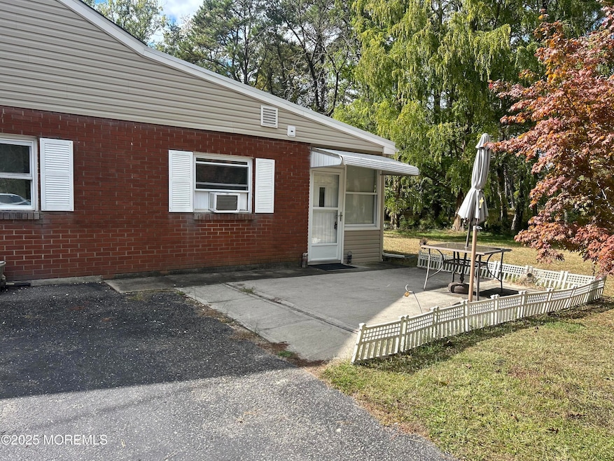 9 Walnut unit D, Toms River, NJ 08757 - photo 1