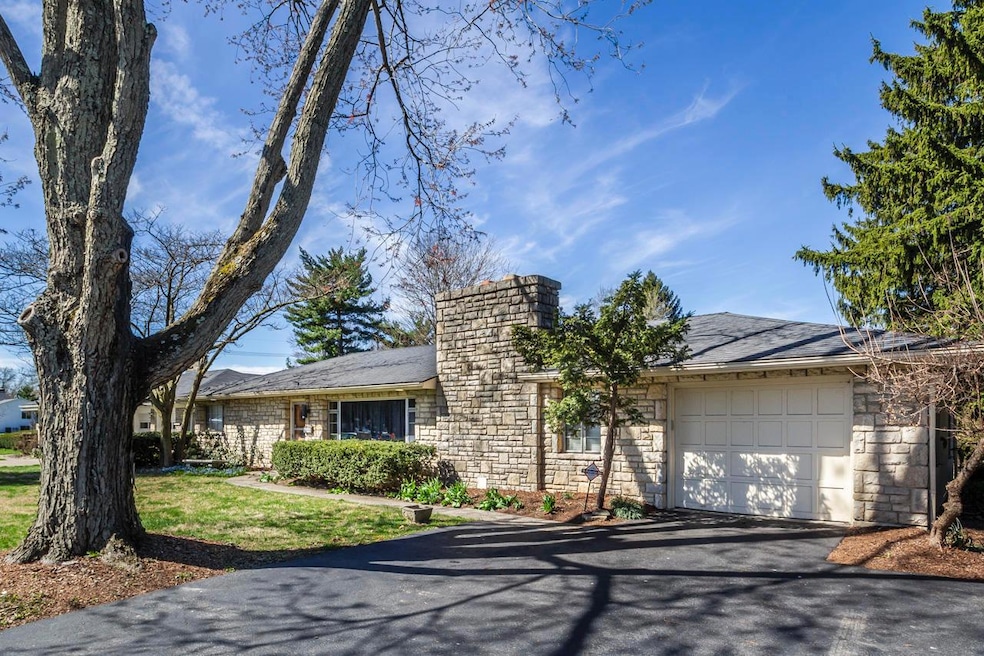 1505 S James Rd 09