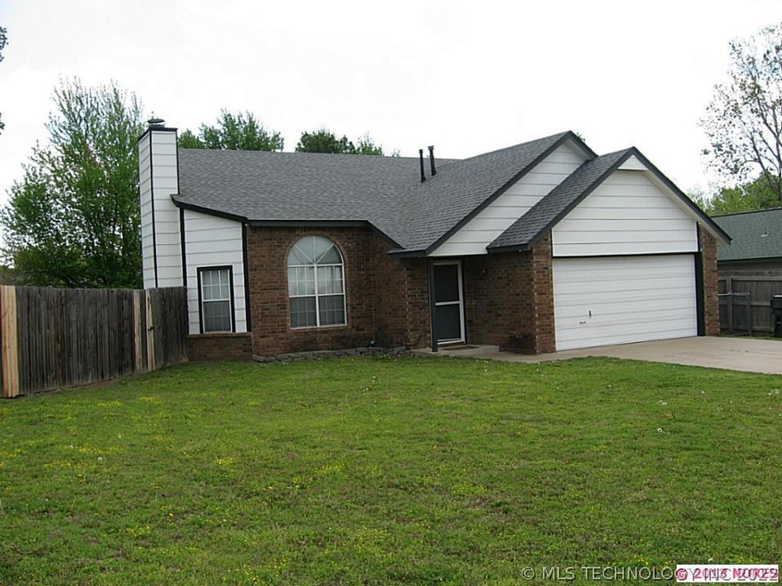 NIce home for a  new Owner, Big Yard