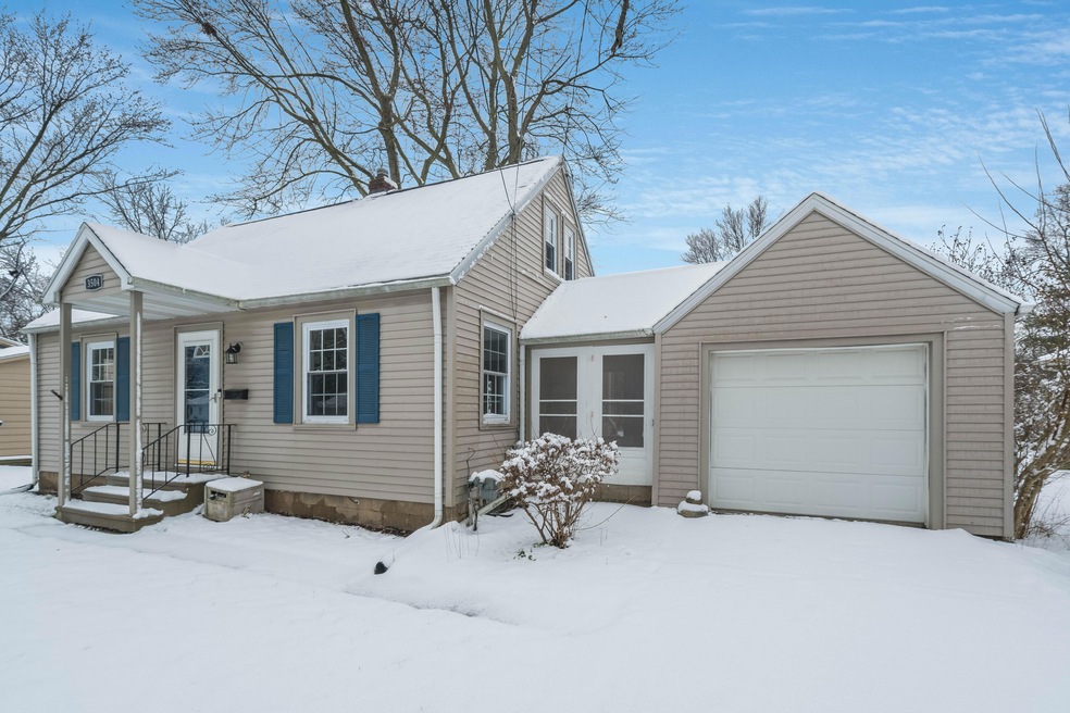 3504_Huron_Ave_01