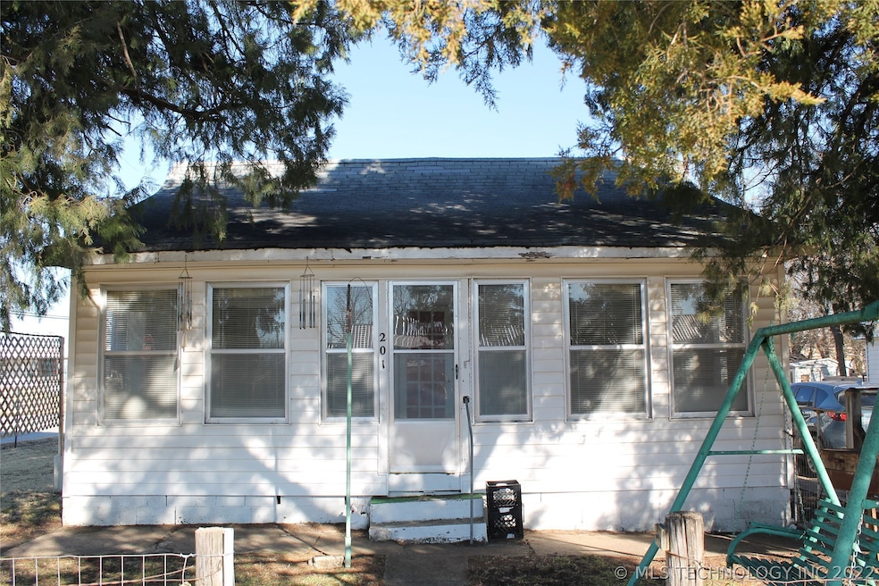 201 E 4th St, Skiatook, OK 74070 - photo 1