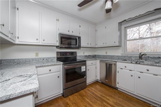 Kitchen with all new Stainless Appliances & Granit