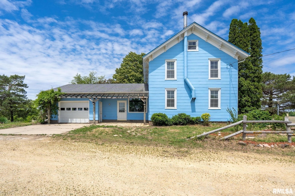 3027 262nd St, de Witt, IA 52742 - photo 1