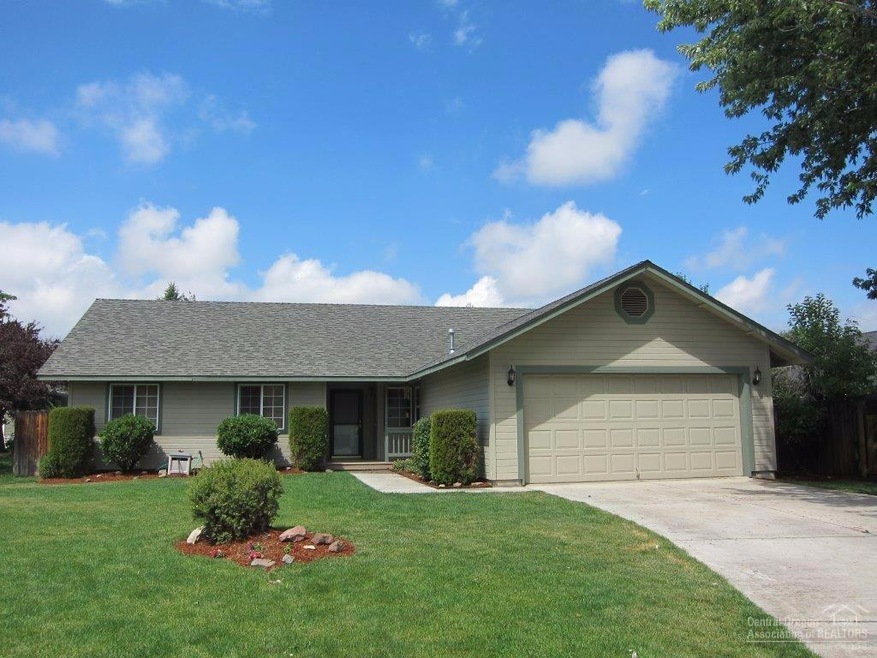 925 NW 21st St, Redmond, OR 97756 - photo 1