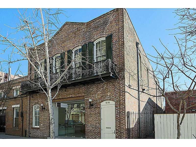 518 Julia St unit Upper, New Orleans, LA 70130 - photo 1