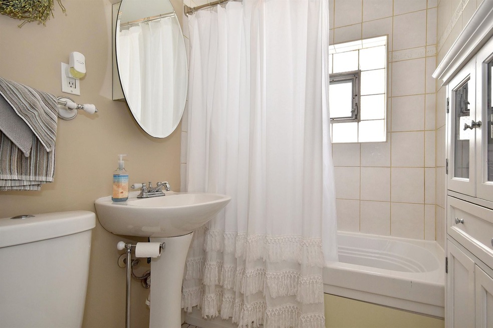 363 N Highland Ave, Elmhurst, IL 60126 - photo 1