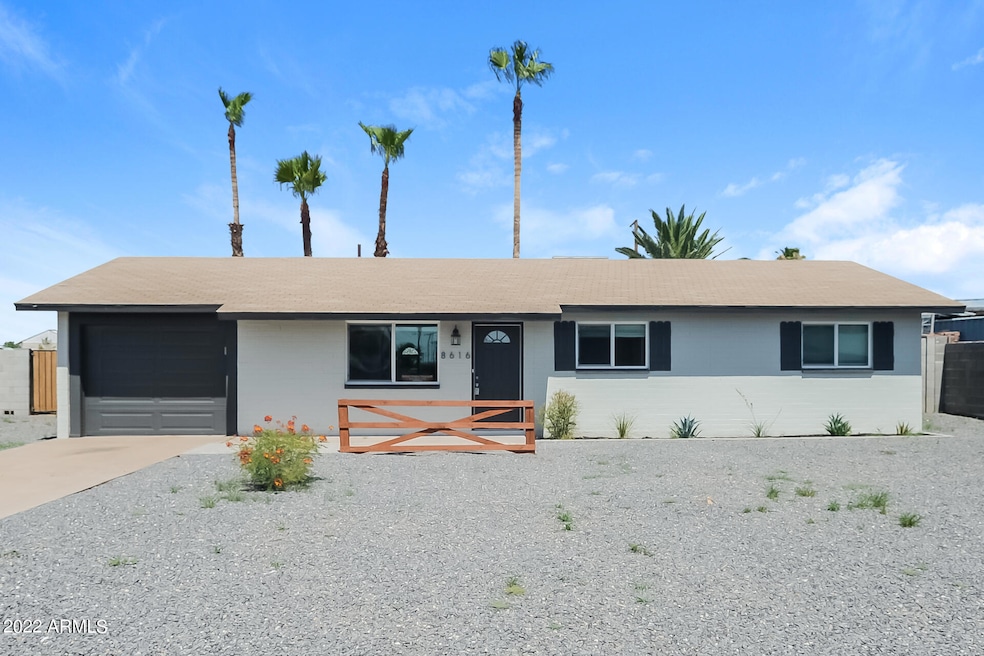 000-photo-front-view-11684446