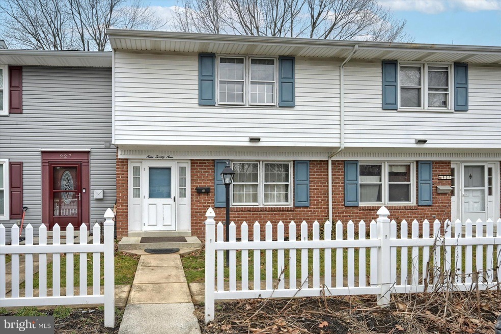 929 E Maple St, Palmyra, PA 17078 - photo 1