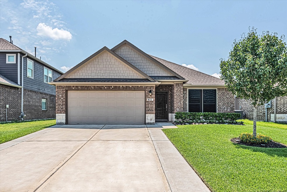 411 Lake Line Dr, Alvin, TX 77511 - photo 1