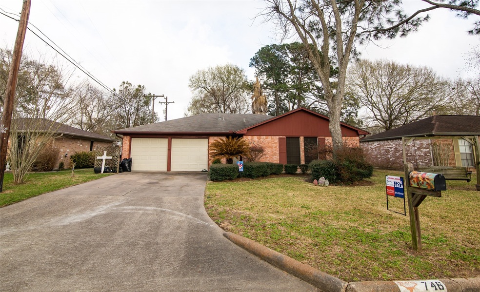 746 Dezso Dr, Alvin, TX 77511 - photo 1