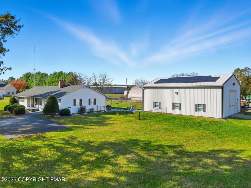 219 W Scott Ct, Brodheadsville, PA 18322 - photo 1