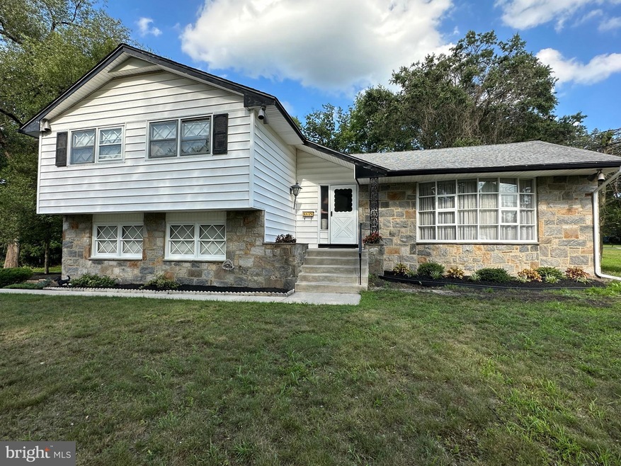 135 Mansfield Blvd S, Cherry Hill, NJ 08034 - photo 1