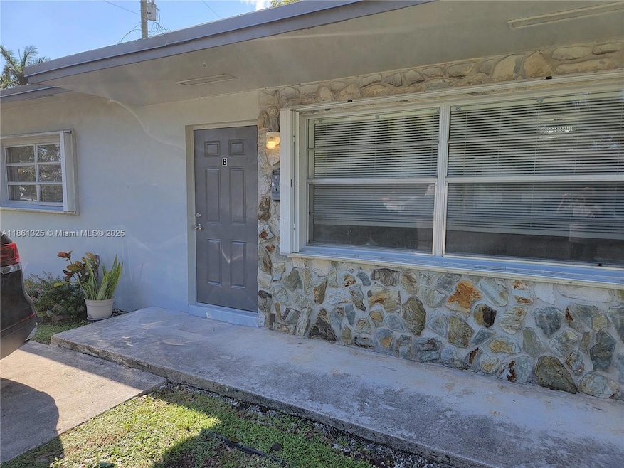 201 SW 9th St unit B, Hallandale Beach, FL 33009 - photo 1