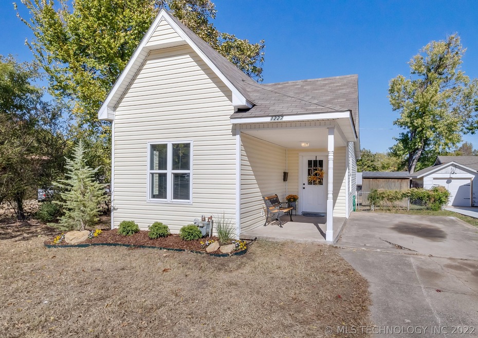 1227 E Fairview Ave, Sapulpa, OK 74066 - photo 1