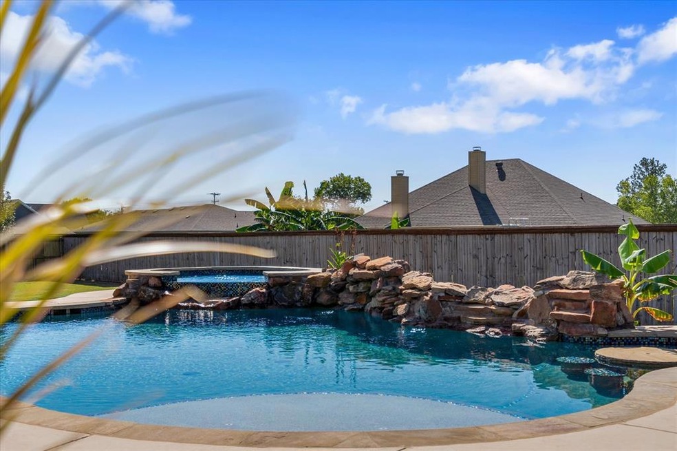 412 Edgewood Terrace, Boyd, TX 76023 - photo 1