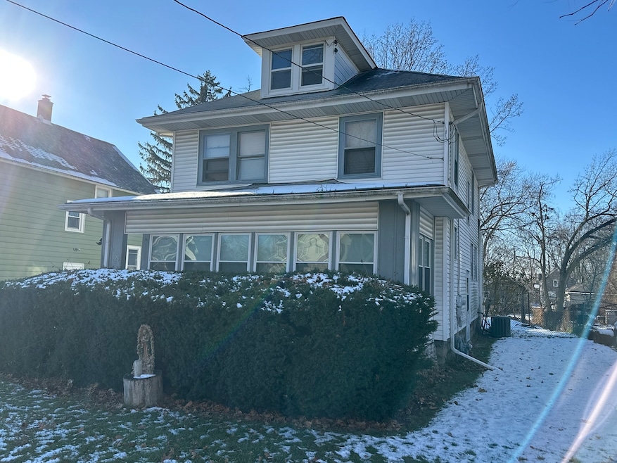 526 N View St, Aurora, IL 60506 - photo 1