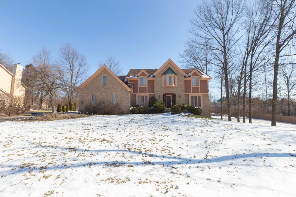 548 Conestoga Dr, Columbus, OH 43213 - photo 1