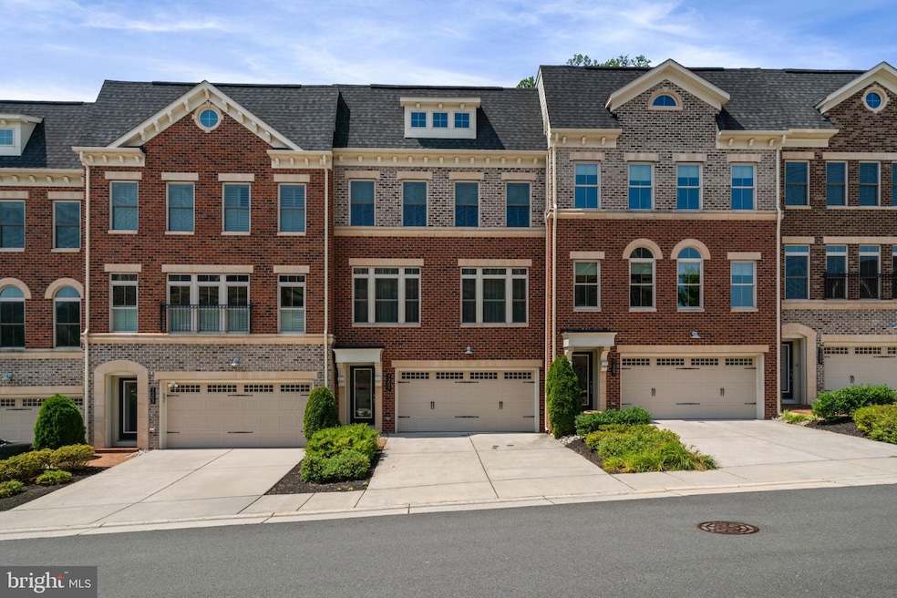 7205 Holywell Ln, Falls Church, VA 22043 - photo 1