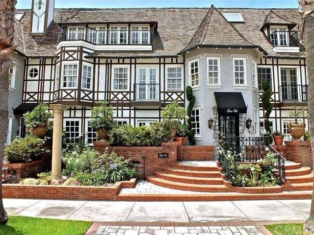 The Deau Ville 