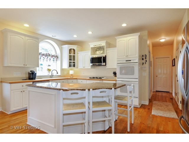 1723 Baybrook Ln, Naperville, IL 60564 - photo 1