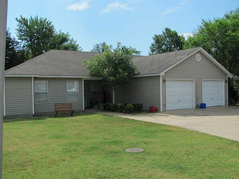 1679 E Evalyn Cir, Fayetteville, AR 72701 - photo 1