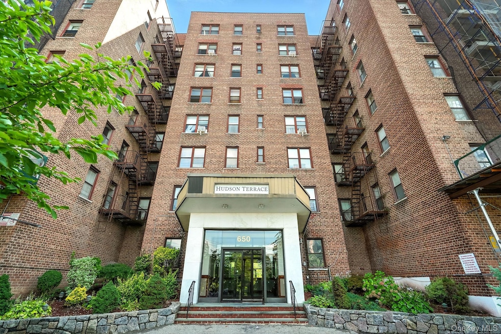 Hudson View unit 6M, Yonkers, NY 10701 - photo 1