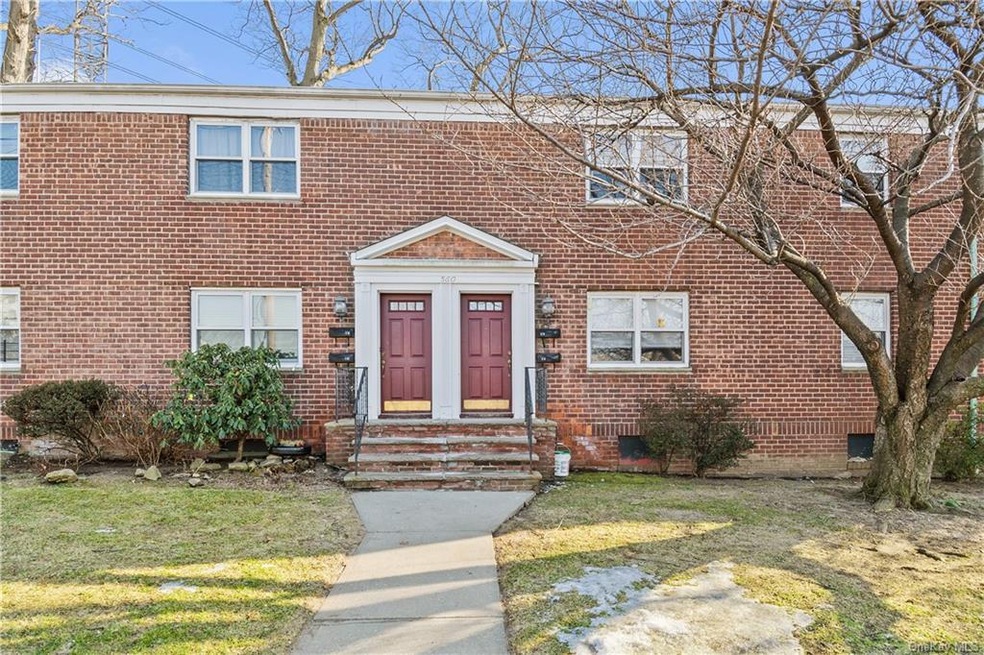 560 Tuckahoe Rd unit 2A, Yonkers, NY 10710 - photo 1