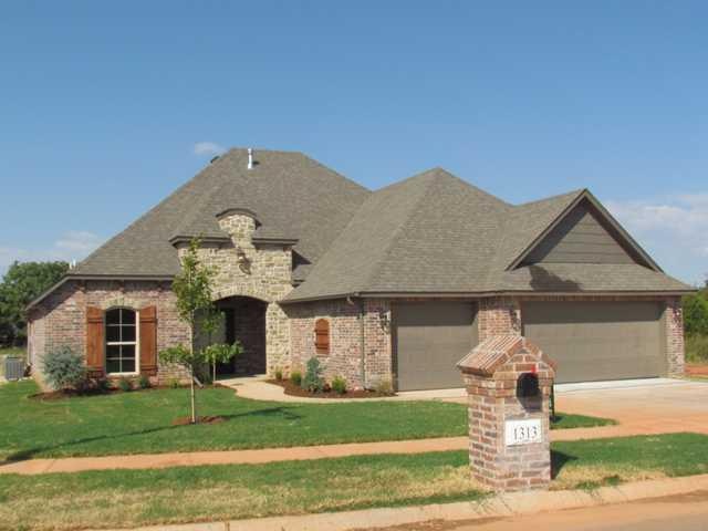 1313 Sonoma Lakes Blvd, Moore, OK 73160 - photo 1