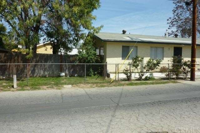 Single house with side yard