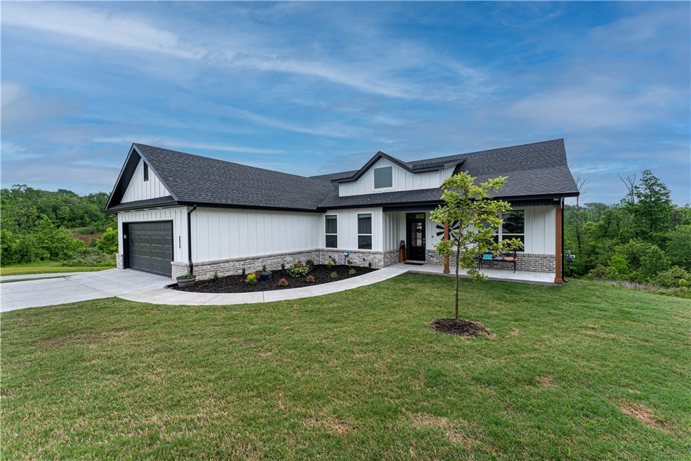 709 Buffalo Gap Dr, Siloam Springs, AR 72761 - photo 1