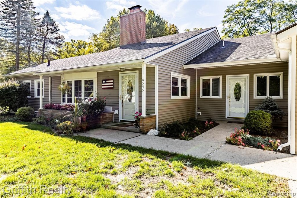 16555 Savoie St-44.jpg